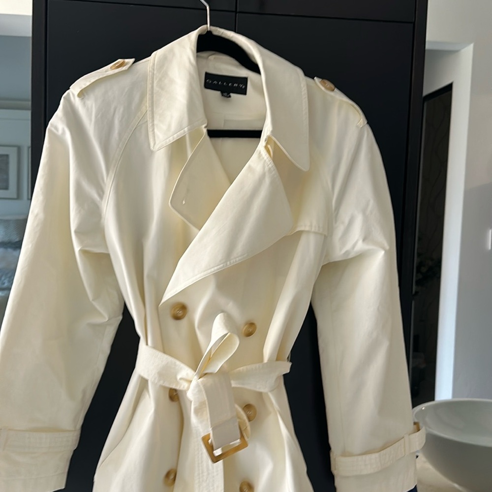 Off white trench coat pretty crisp fabric